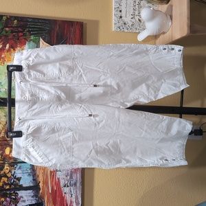 LIVING PLANET WHITE CAPRIS 18W NWT